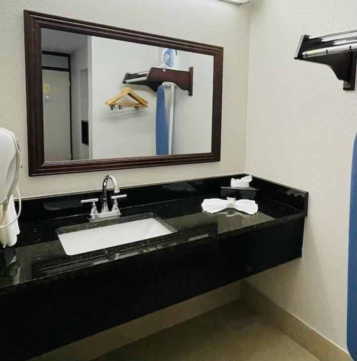 Days Inn By Wyndham Irving Grapevine Dfw Airport North Екстериор снимка